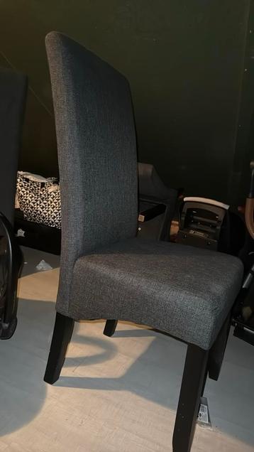 6 Eetstoelen beschikbaar voor biedingen