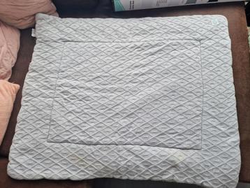 Zwarte box + boxmobiel + boxkleed € 50  beschikbaar voor biedingen