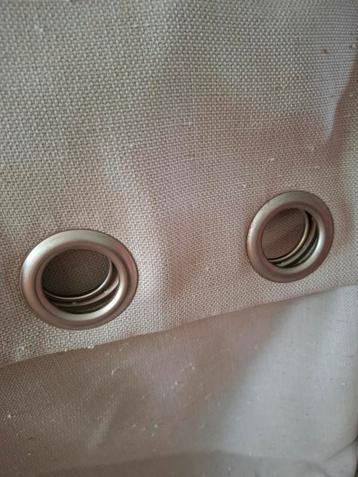 Gordijnen met ringen beschikbaar voor biedingen