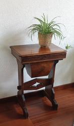 Antiek naaitafeltje, Ophalen