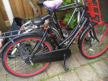 Stevig oma type fiets met bagagedrager en transport drager beschikbaar voor biedingen