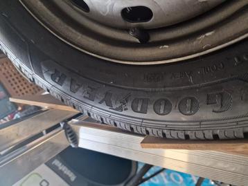 Goodyear 215/65R16C maar 2000 km opgereden 4 stuks beschikbaar voor biedingen