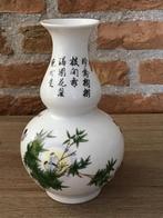 Chinees knobbelvaasje gemerkt. Handbeschilderd H. 15,5 cm, Antiek en Kunst, Antiek | Porselein, Ophalen of Verzenden