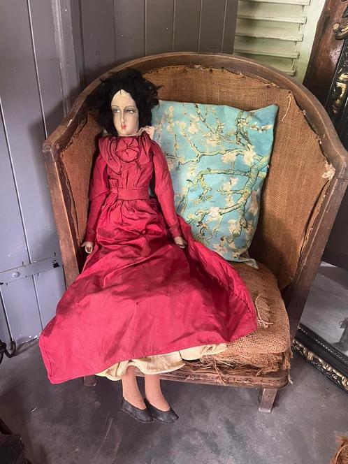 Brocante Franse sofa doll - Mentha Brocante, Verzamelen, Poppen, Gebruikt, Pop, Ophalen of Verzenden