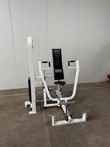 Paramount chestpress / Brustpresse / Chest machine beschikbaar voor biedingen