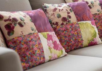 Set van 2 roze kleurrijke kussenhoezen – 40 x 40 cm beschikbaar voor biedingen