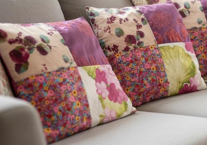 Set van 2 roze kleurrijke kussenhoezen – 40 x 40 cm, Huis en Inrichting, Woonaccessoires | Kussens, Gebruikt, Roze, Vierkant, Ophalen of Verzenden