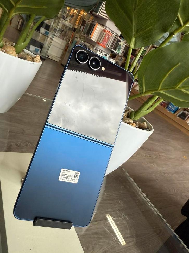 Samsung Galaxy Z Flip 7 - 256GB, Telecommunicatie, Mobiele telefoons | Toebehoren en Onderdelen, Zo goed als nieuw, Samsung, Overige typen
