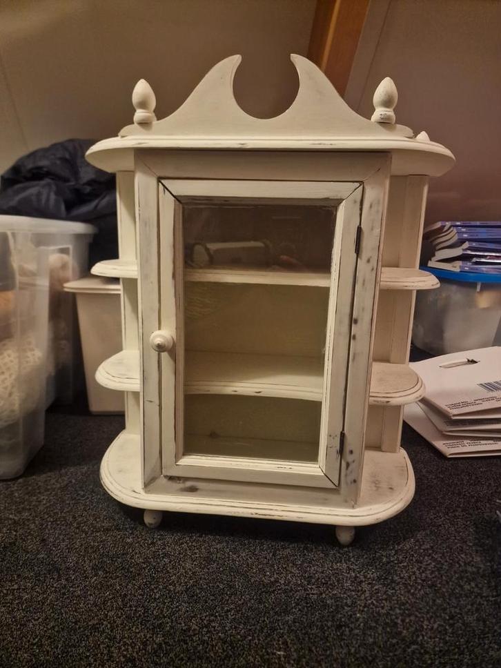 Brocante vitrinekastje met ophanghaakjes, Huis en Inrichting, Kasten | Buffetkasten, Gebruikt, Minder dan 100 cm, Minder dan 50 cm