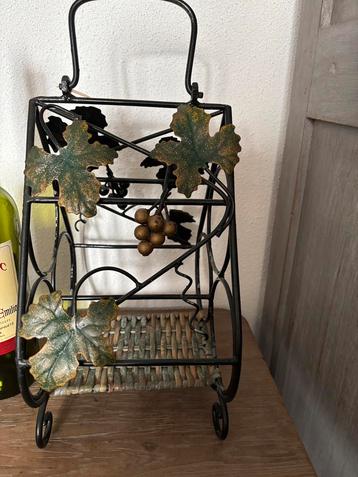 Antieke brocante Franse standaard/rekje voor wijnflessen beschikbaar voor biedingen