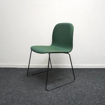 Muuto Visu design Stoelen |  Eetkamerstoel |  Groene stof beschikbaar voor biedingen