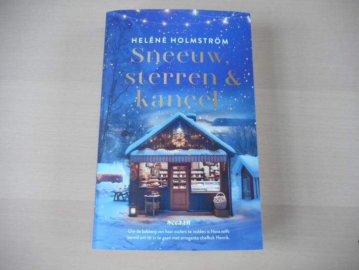 Boek Sneeuw, sterren & kaneel van Heléne Holmström, Boeken, Romans, Zo goed als nieuw, Europa overig, Ophalen of Verzenden