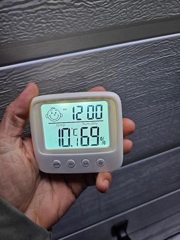 Digitale wekker hygrometer beschikbaar voor biedingen