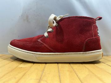 OutPut, maat 41, mooie rode veterschoenen van suède. beschikbaar voor biedingen
