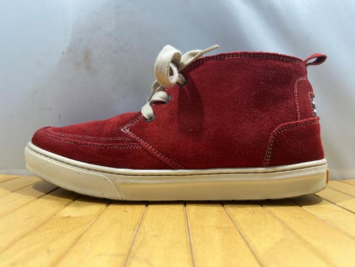OutPut, maat 41, mooie rode veterschoenen van suède., Kleding | Heren, Schoenen, Zo goed als nieuw, Sneakers of Gympen, Overige kleuren