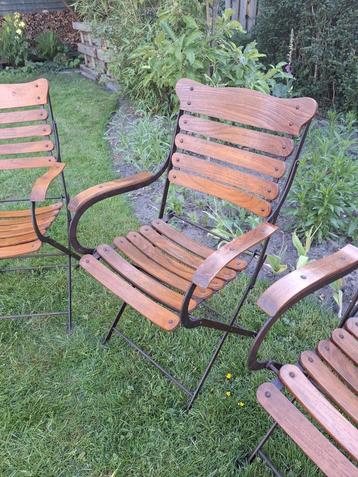 Inklapbare tuinstoelen van hout en metaal beschikbaar voor biedingen