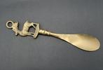 Vintage messing schoenlepel met hert handvat, Verzenden, Koper