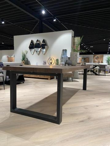 nu of nooit! Eettafel Silverador. Hout: eikenhout beschikbaar voor biedingen