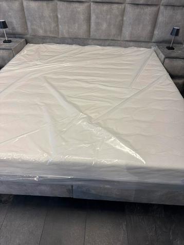 Matras 180x200 +++ beschikbaar voor biedingen