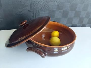 Mooie italiaanse vintage terracotta (oven) schaal met deksel beschikbaar voor biedingen