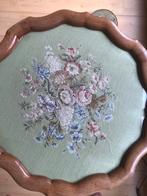 Antiek tafeltje bijzettafel hout borduur bloem glasplaat, Ophalen of Verzenden