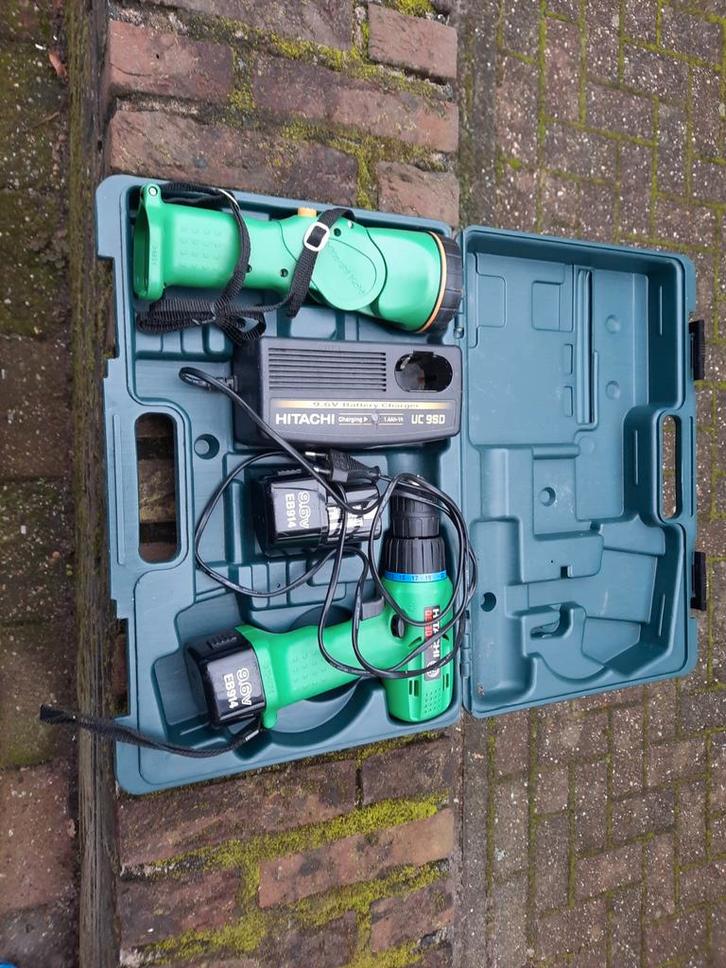 Hitachi Accu Boormachine en zaklamp accu en lader defect., Doe-het-zelf en Verbouw, Gereedschap | Boormachines, Ophalen