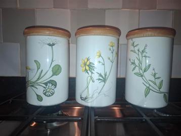 David Bellany beschuit/bewaar potten handgeschilderd beschikbaar voor biedingen