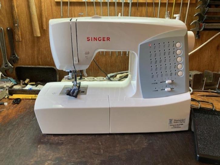 Singer 7422 computernaaimachine - leuk om mee te starten!, Hobby en Vrije tijd, Naaimachines en Toebehoren, Zo goed als nieuw