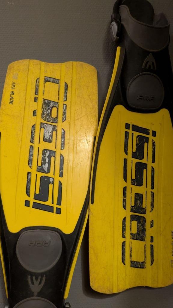 Cressi-sub ARA Blade duikvinnen – maat M-L, Watersport en Boten, Duiken, Gebruikt, Zwem- of Duikvliezen, Ophalen of Verzenden