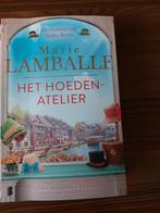 🌞 Marie Lamballe - Het hoeden atelier z.g.a.n., Boeken, Ophalen of Verzenden, Zo goed als nieuw