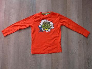 Rood shirt (122/128) beschikbaar voor biedingen