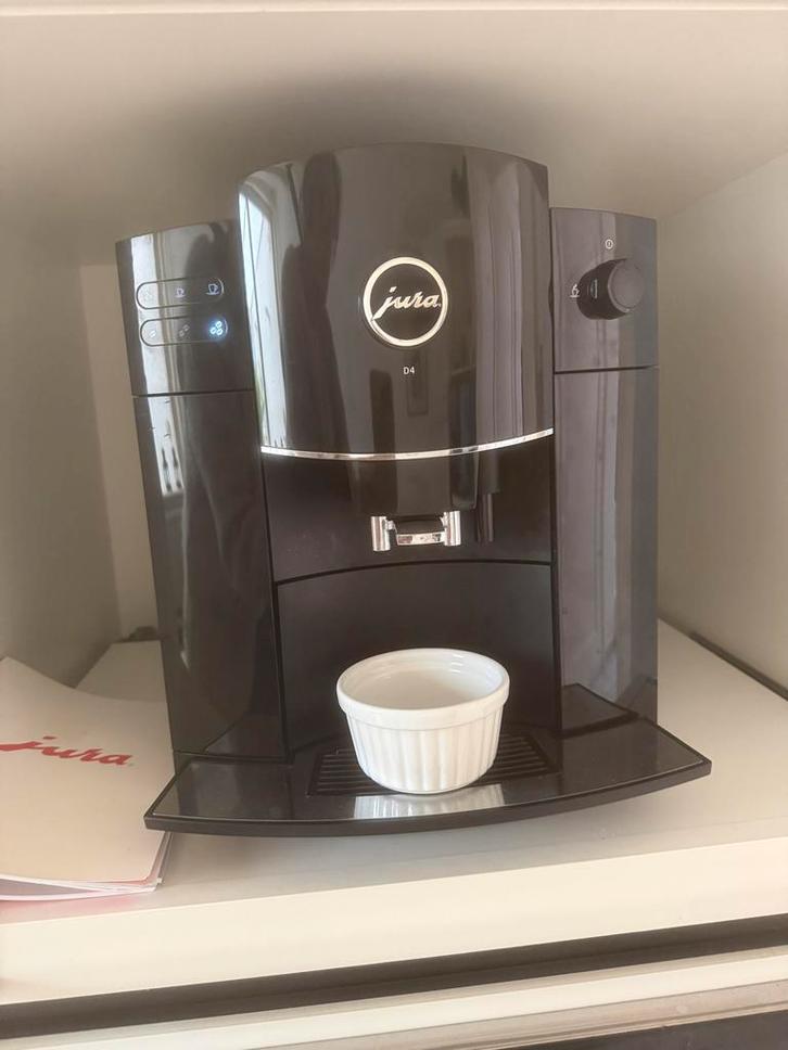 Jura D4 Espresso Machine - 2021, Witgoed en Apparatuur, Koffiezetapparaten, Gebruikt, Koffiebonen, Espresso apparaat, Afneembaar waterreservoir
