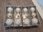 12 kerstballen goud met wit, Diversen, Kerst, Ophalen of Verzenden, Zo goed als nieuw
