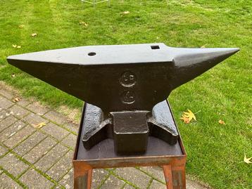 Aambeeld  beschikbaar voor biedingen