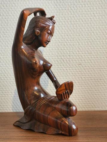 Houten Indisch beeld Indonesië Art Deco vrouw met spiegel    beschikbaar voor biedingen