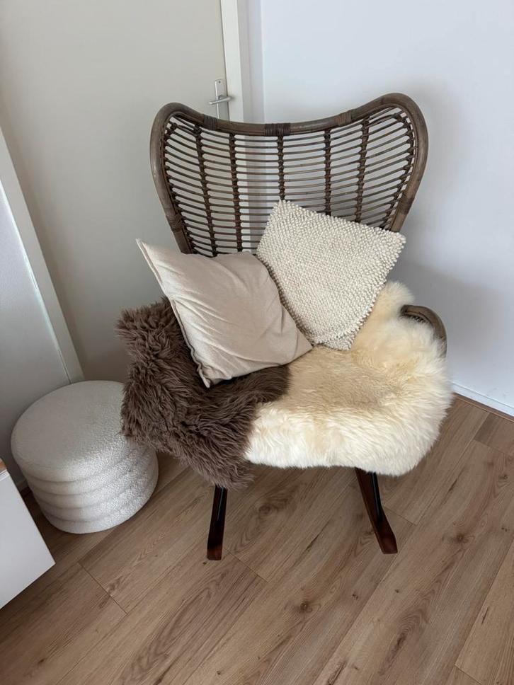 Prachtige rotan schommelstoel, Kinderen en Baby's, Kinderkamer | Tafels en Stoelen, Zo goed als nieuw, Stoel(en), Ophalen