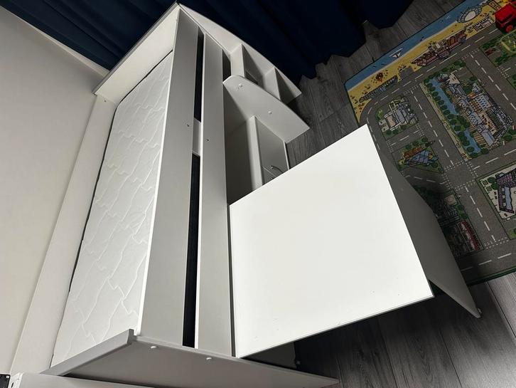 Kinderbed met matras - Hoogslaper, Kinderen en Baby's, Kinderkamer | Stapelbedden en Hoogslapers, Zo goed als nieuw, Hoogslaper