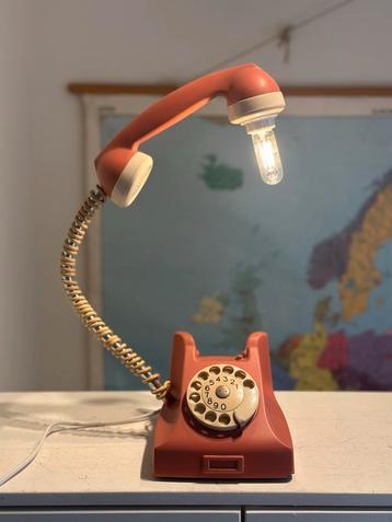Roze Bakelieten Telefoonlamp - Vintage Design beschikbaar voor biedingen