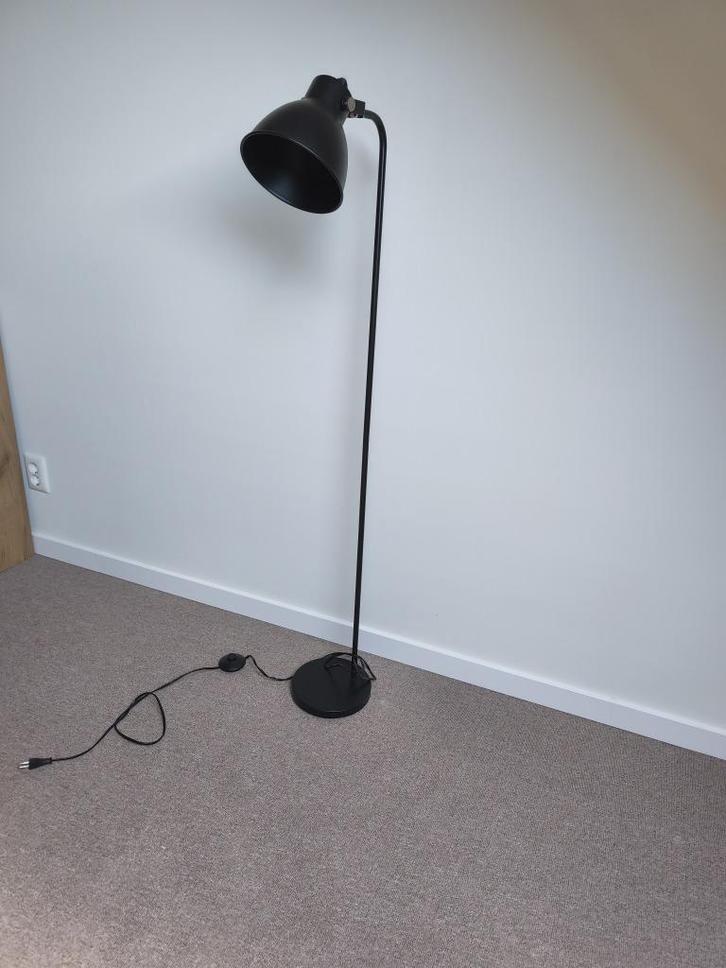 Vloerlamp zwart industrieel, Huis en Inrichting, Lampen | Vloerlampen, Zo goed als nieuw, 150 tot 200 cm, Metaal, Ophalen