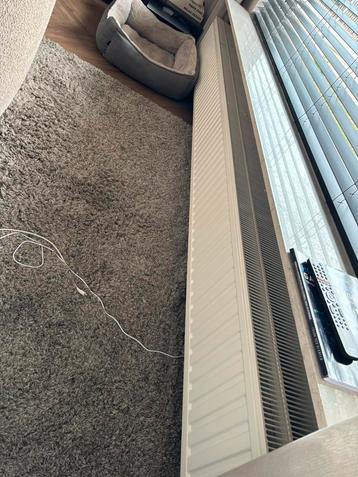 Zeer Nette radiator 300x16cm zeer warm. beschikbaar voor biedingen