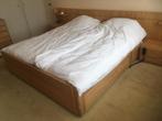 2-pers bed elektrisch met ombouw en nachtkastjes, Ophalen, Beige, Tweepersoons, 180 cm