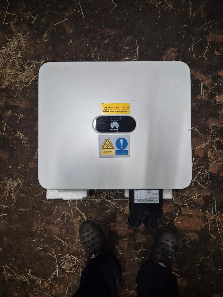 Omvormer Huawei SUN2000-KTL12-M5, Doe-het-zelf en Verbouw, Zonnepanelen en Toebehoren, Gebruikt, Overige typen, Ophalen