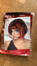 Korte pruik Zwart/Rood, Ophalen of Verzenden, Nieuw, Carnaval, Accessoires