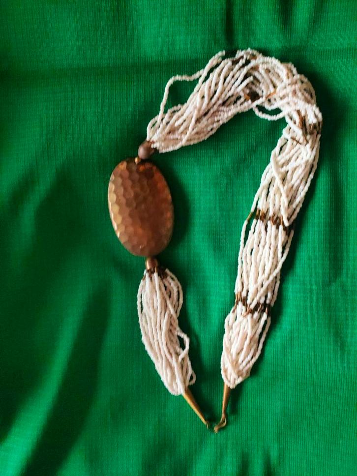 Vintage kralen ketting met hanger, Sieraden, Tassen en Uiterlijk, Kettingen, Gebruikt, Overige materialen, Wit, Met hanger, Ophalen of Verzenden