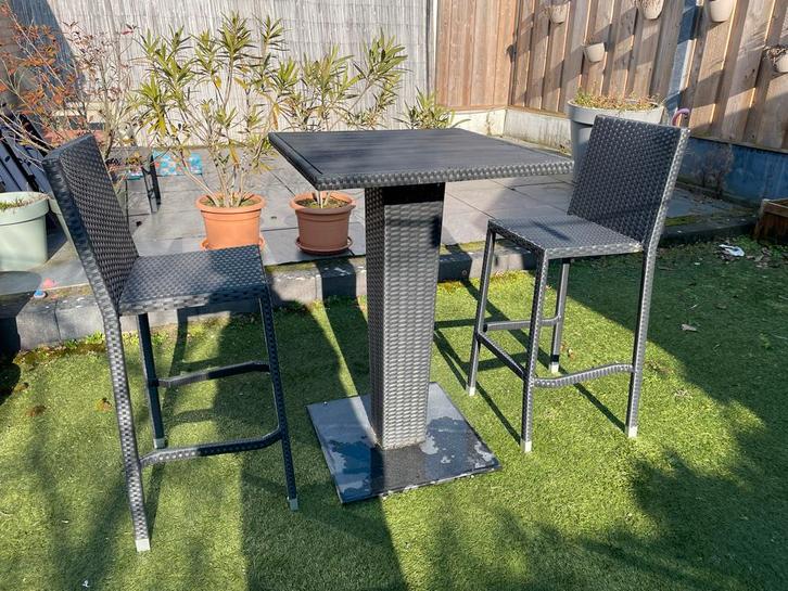 Tuinset: barkrukken en tafel voor tuin, Huis en Inrichting, Barkrukken, Zo goed als nieuw, 90 cm of meer, Kunststof, 2 krukken