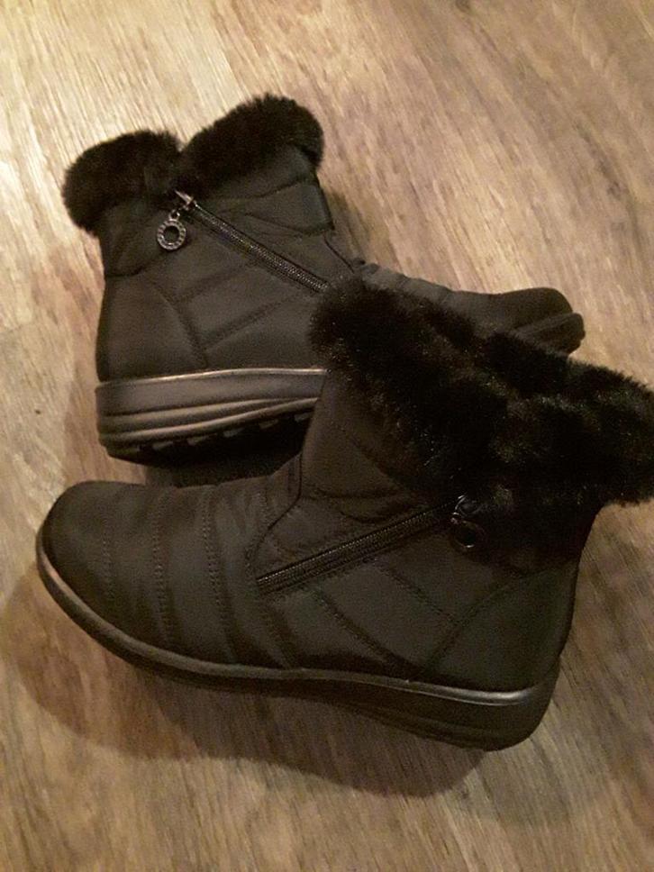 Winterlaarzen regenlaarzen en warme voering nieuw. Maat 38., Kleding | Dames, Schoenen, Nieuw, Regenlaarzen, Zwart, Ophalen