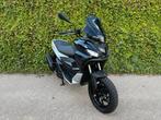 Aprilia sr gt 200 2025 990 km, Fietsen en Brommers, Scooters | Aprilia, Ophalen, SR 50, Zo goed als nieuw, Benzine