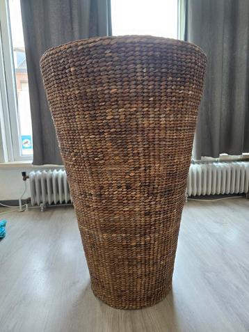 Bloembak rotan beschikbaar voor biedingen