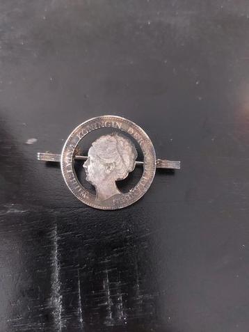 Zilveren Speldje met Koningin Wilhelmina beschikbaar voor biedingen
