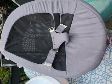 Nuna Leaf  wipstoel met babybadje en thermostaat beschikbaar voor biedingen